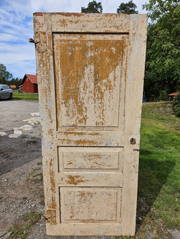 Enkeldörr, 77x175, finns på Överjärva byggnadsvård
