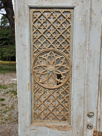 Pardörr med glas, 121x193, finns på Överjärva byggnadsvård