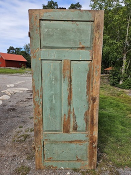 Enkeldörr, 83x200 olika måt finns flera, finns på Överjärva byggnadsvård