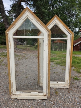 Fönster med karm, 60x126, finns på Överjärva Byggnadsvård