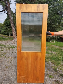 Enkeldörr, funkis, 72x201, finns på Överjärva byggnadsvård