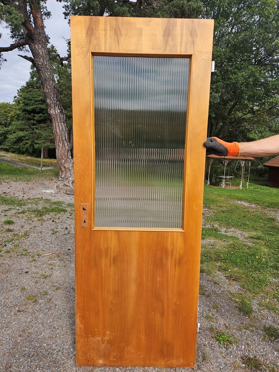 Enkeldörr, funkis, 72x201, finns på Överjärva byggnadsvård