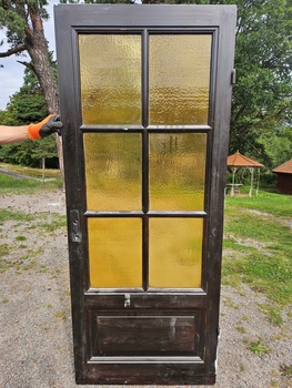 Enkeldörr med glas, 87x213, finns på Överjärva byggnadsvård
