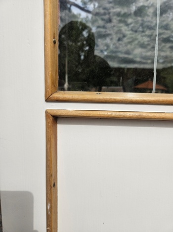 Enkeldörr, funkis, 82x200, finns på Överjärva byggnadsvård