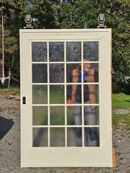 Skjuttdörr 141 x 213 cm, finns i Överjärva byggnadsvård