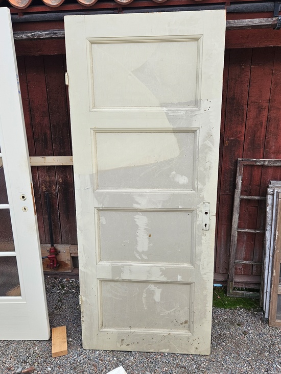 Enkeldörr 85 x 207 cm, Finns på Överjärva byggnadsvård