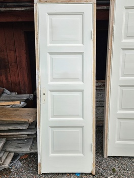 Enkeldörr med karm, 74x217, finns på Överjärva byggnadsvård