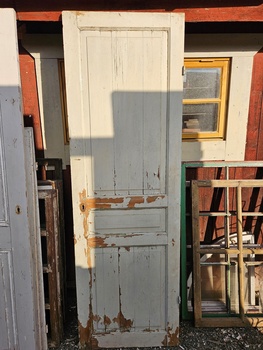 Enkeldörr, 63x196, finns på Överjärva byggnadsvård