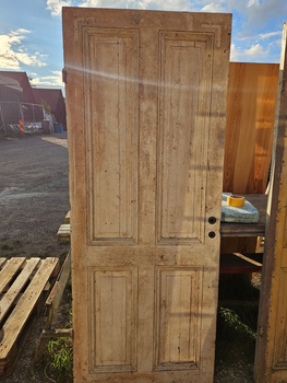 Enkeldörr, 84x210, finns på Överjärva byggnadsvård