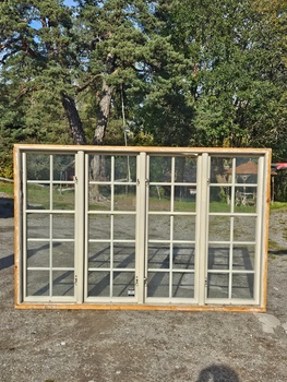 Fönster med karm, 230x150, finns på Överjärva byggnadsvård