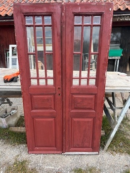 Pardörr med glas, 97x182, finns på Överjärva byggnadsvård