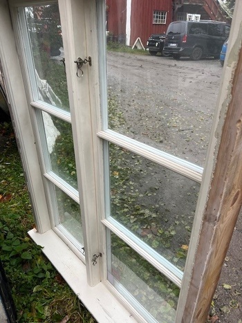 Fönster med karm, 118x148, finns på Överjärva Byggnadsvård Fönster med karm, 118x148, finns på Överjärva Byggnadsvård