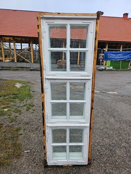 Fönster med karm, 56x170, finns på Överjärva byggnadsvård