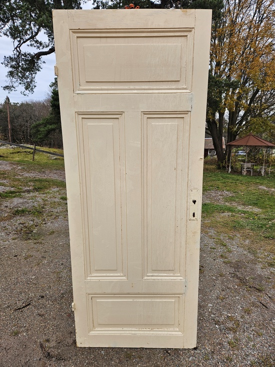 Enkeldörr, 76x193, finns på Överjärva Byggnadsvård