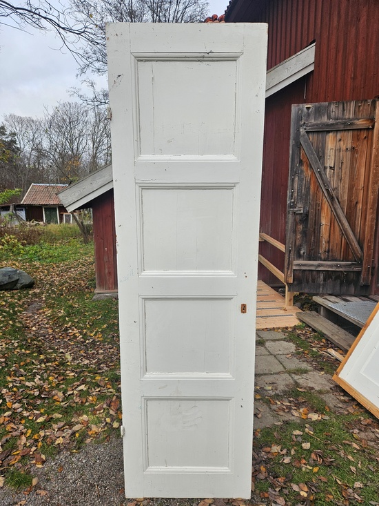 Enkeldörr, 62x212, finns på Överjärva byggnadsvård