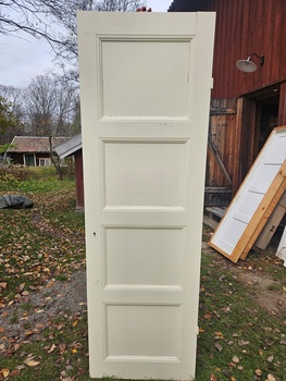 Enkeldörr, 67x212, finns på Överjärva byggnadsvård