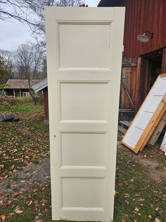 Enkeldörr, 67x212, finns på Överjärva byggnadsvård