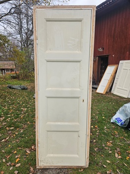 Enkeldörr med karm, 78x222, finns på Överjärva Byggnadsvård