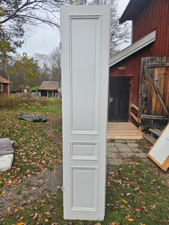 Enkeldörr, 48x233, finns på Överjärva byggnadsvård