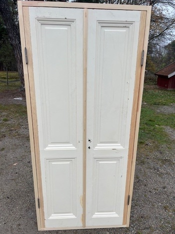 Pardörr med karm, flera måt, 100x215-216, finns på Överjräva byggnadsvård