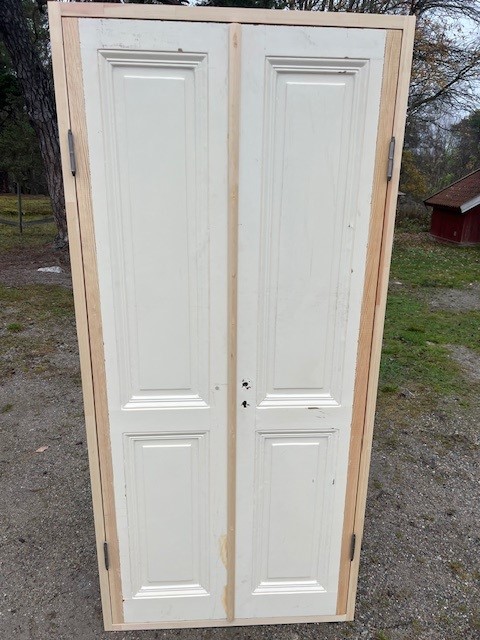Pardörr med karm, flera måt, 100x215-216, finns på Överjräva byggnadsvård