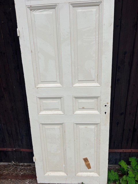 Enkeldörr, 82,5x197, finns på Överjärva byggnadsvård