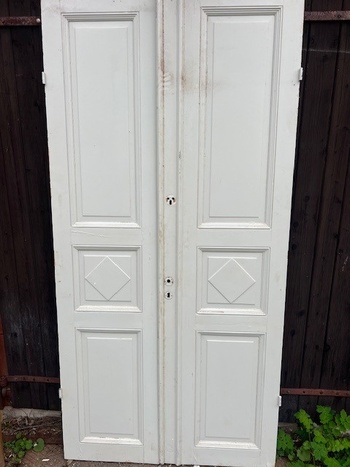 Pardörr, 119x241, finns på Överjärva byggnadsvård