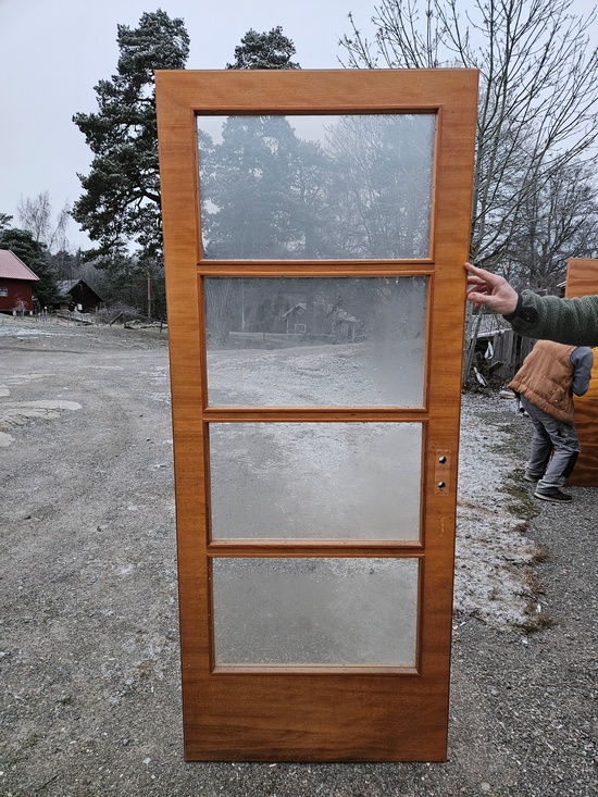 Funkis dörr med glas, 83x202, finns på Överjärva byggnadsvård