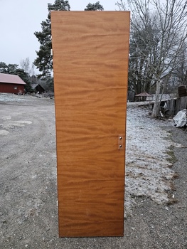 Funkis dörr, 63x202, finns på Överjärva byggnadsvård
