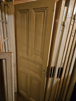 Enkeldörr, från80-81x199-201, finns på Överjräva byggnadsvård