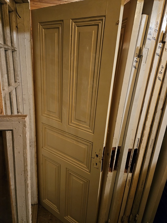 Enkeldörr, från80-81x199-201, finns på Överjräva byggnadsvård