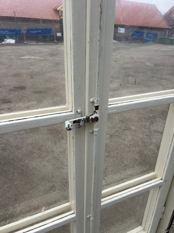 Balkong dörr/fönster med karm, 100x190, finns på Överjärva Byggnadsvård