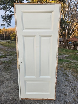 Enkeldörr med karm, 83,5x201, finns på Överjärbva Byggnadsvård