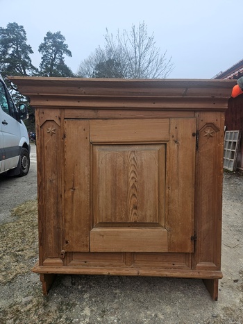 Överskåp, skåp, 127x109x29, finns på Överjärva Byggnadsvård