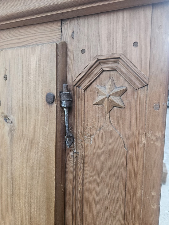 Överskåp, skåp, 127x109x29, finns på Överjärva Byggnadsvård