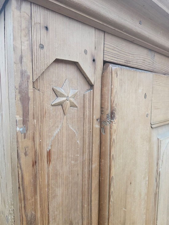 Överskåp, skåp, 127x109x29, finns på Överjärva Byggnadsvård