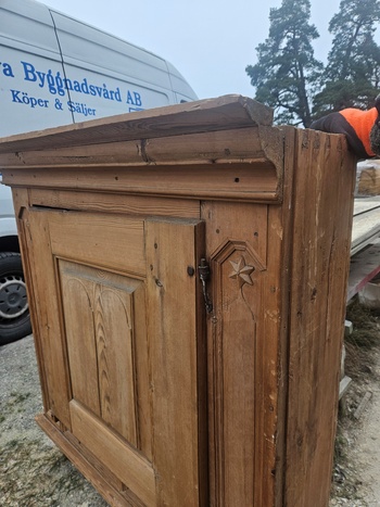 Överskåp, skåp, 127x109x29, finns på Överjärva Byggnadsvård