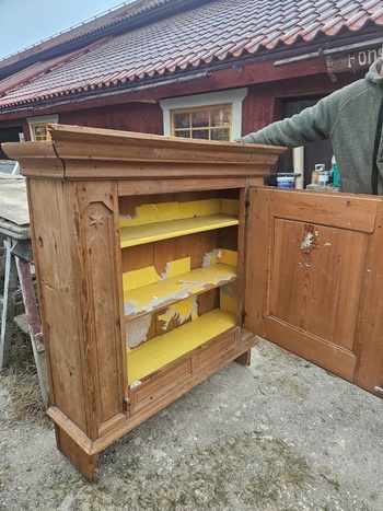 Överskåp, skåp, 127x109x29, finns på Överjärva Byggnadsvård