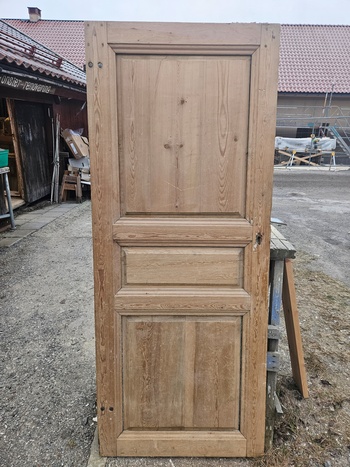 Enkeldörr, 77x187, finns på Överjärva Byggnadsvård