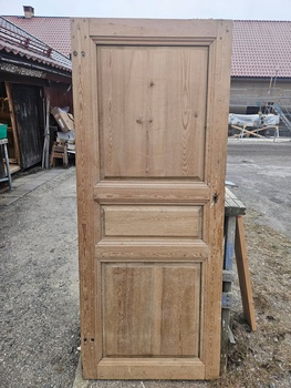 Enkeldörr, 77x187, finns på Överjärva Byggnadsvård