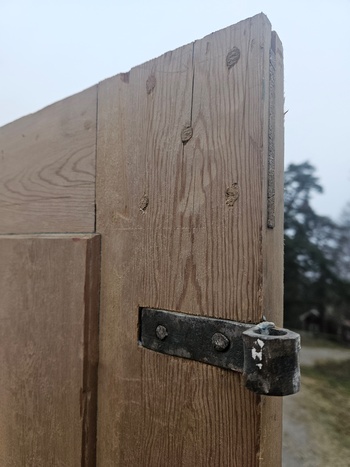 Enkeldörr, 77x187, finns på Överjärva Byggnadsvård