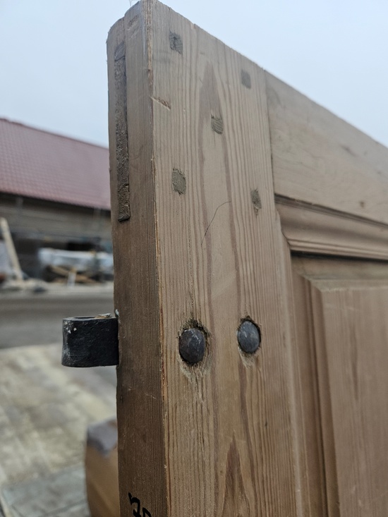 Enkeldörr, 77x187, finns på Överjärva Byggnadsvård