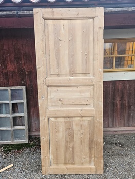 Enkeldörr, 80x206, finns på Överjärva Byggnadsvård