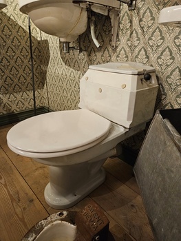 Toalett, Finns på Överjärva