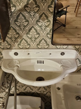 Handfat, 54x23x26, finns på Överjärva Byggnadsvård