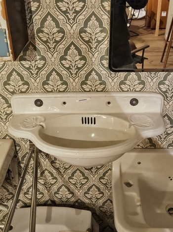 Handfat, 54x23x26, finns på Överjärva Byggnadsvård