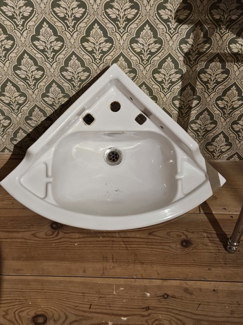 Handfat, 45,5 x 45,5 x 46, finns på Överjräva Byggnadsvård