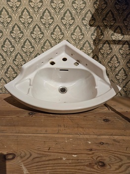 Handfat, 45,5 x 45,5 x 46, finns på Överjräva Byggnadsvård