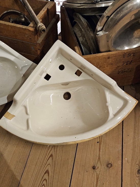 Handfat, 45,5 x 45,5 x 46, finns på Överjräva Byggnadsvård