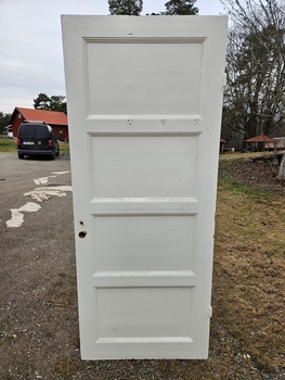 Enkeldörr, 87x212, finns på Överjräva Byggnadsvård